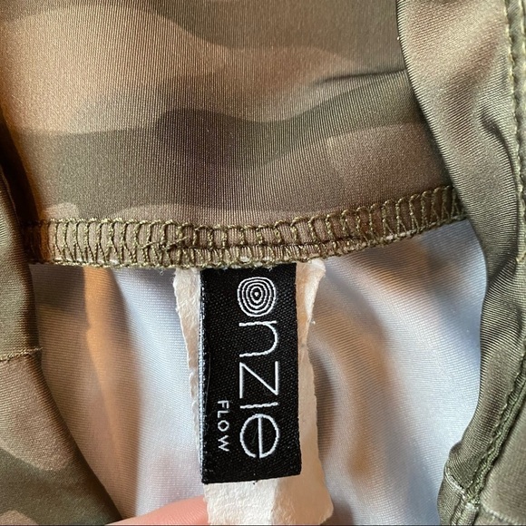 Onzie Flow High Rise Leggings M/L Medium Large Green Camouflage Camo Full Length - Picture 3 of 8